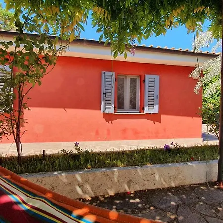 Holiday home Little Red House Tarquinia
